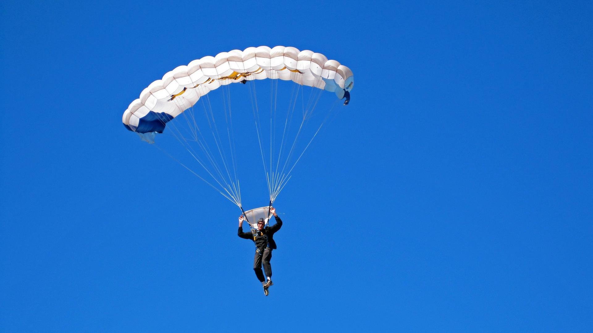 多米尼克登山运动成为新兴旅游项目,多米尼克概况
