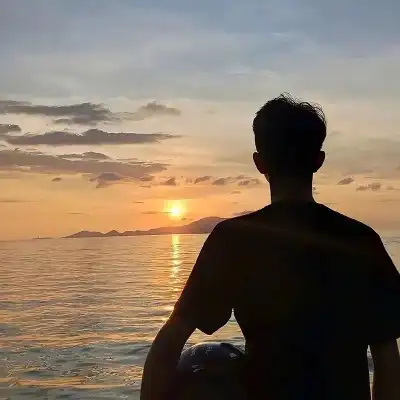 仰映容